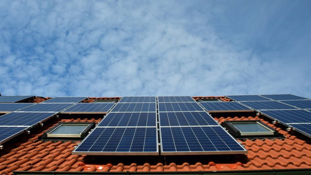 Rénovation énergétique à Dijon : faites appel à un professionnel pour l'installation de panneaux solaires